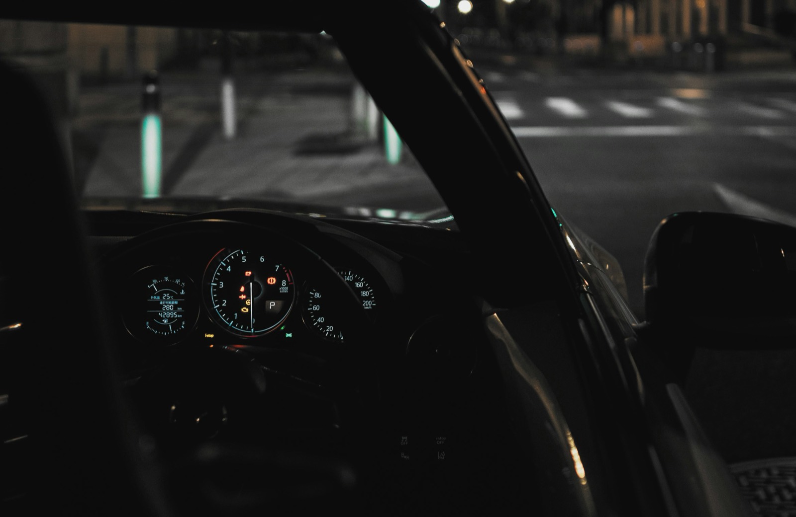 夜間の配送車両